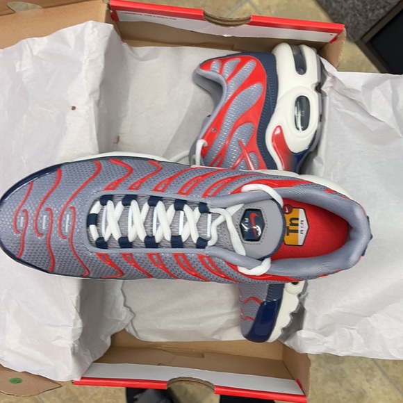 Men Nike Sneakers - Picture 2 of 5